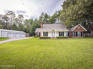 17505 Spring Lake Dr W, Vancleave, MS 39565