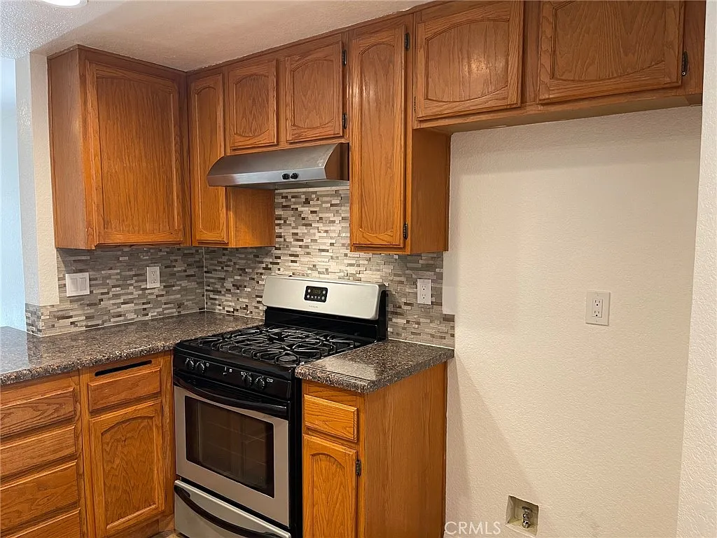 2 bed, 894 sqft, $2,100 — Photo 2