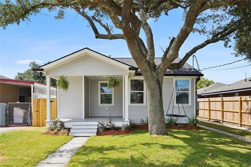 3 bed, 1400 sqft, $2,400 — Photo 1