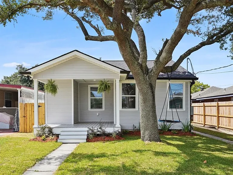 43 Labarre Pl — Photo 1