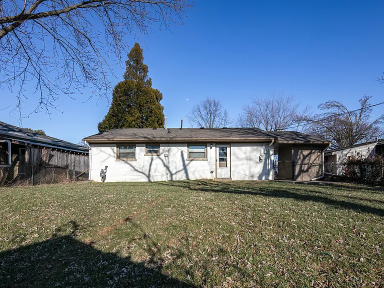 2116 Saint Teresa Dr — Photo 14