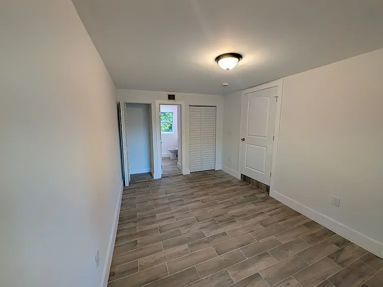 1733 NW 18th St — Photo 12