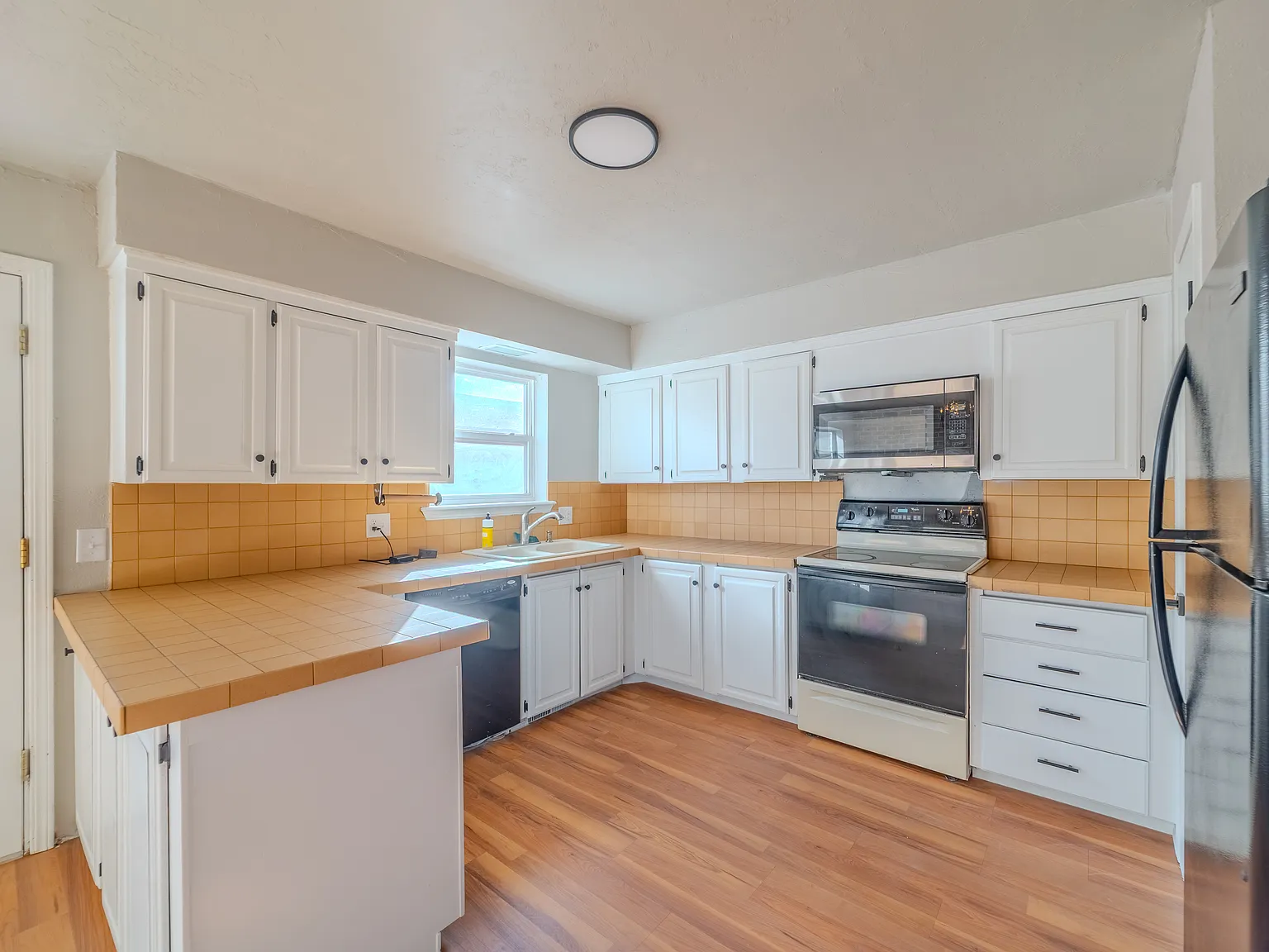 3 bed, 1576 sqft, $1,650 — Photo 4