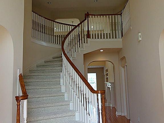 BEAUTIFUL 2-STORY ENTRY WITH WOOD FLOORS