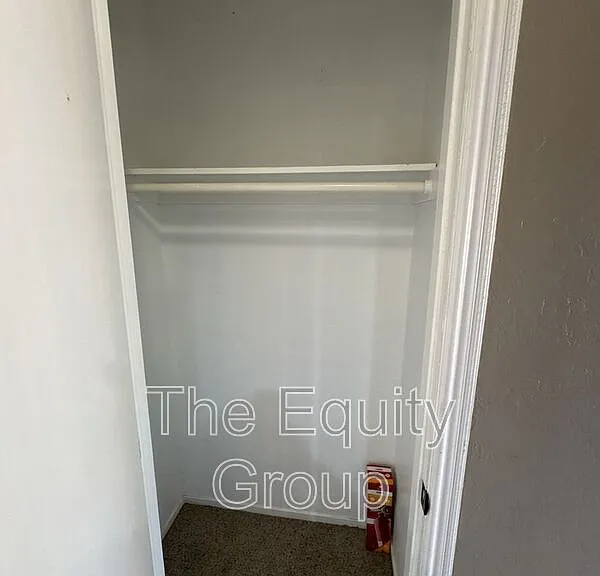 2601 S Kloth Dr — Photo 3