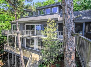 8673 N Perry Ave, Pentwater, MI 49449