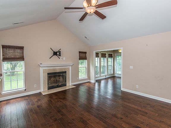 4th image of 213 Toura Ct