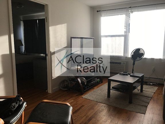 5th image of 2550 Crescent St #B