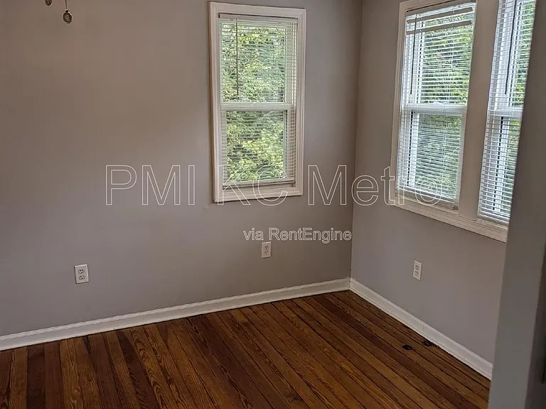 724 S Grand Ave — Photo 11