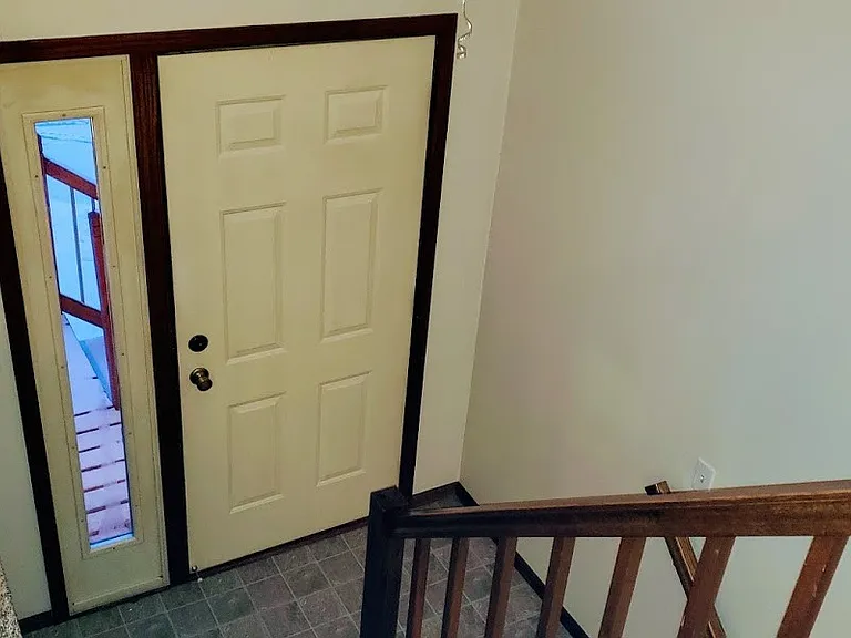 2323 Amberwood Dr — Photo 2