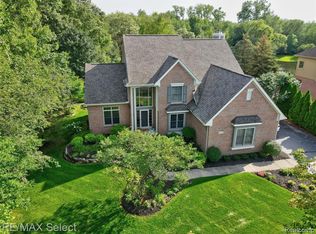 4605 Waterbury Dr, Clarkston, MI 48348