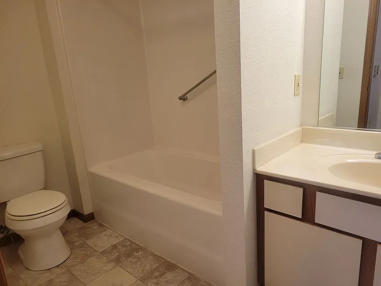 1100 Adams St — Photo 11