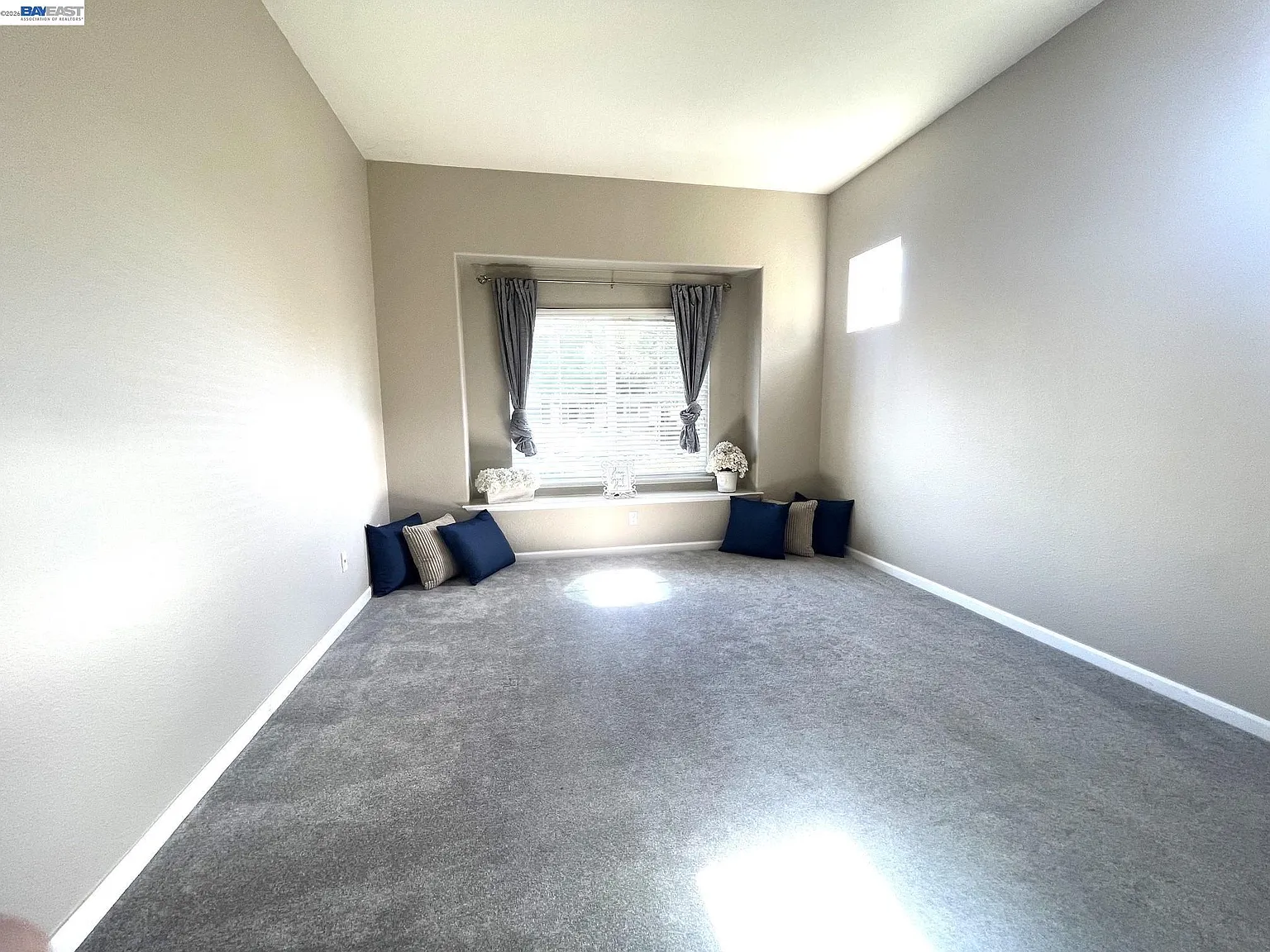 4 bed, 1939 sqft, $3,200 — Photo 2