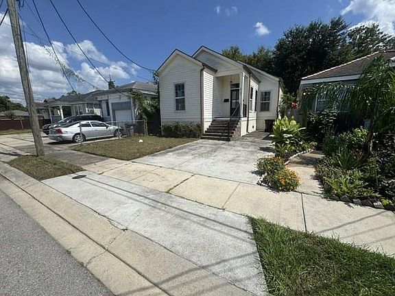 3rd image of 627 Gordon St