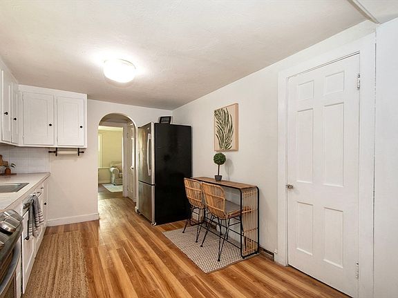 5th image of 399 Plain St