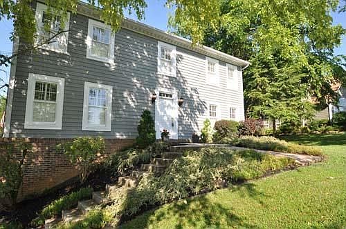 3rd image of 9844 Crestline Dr