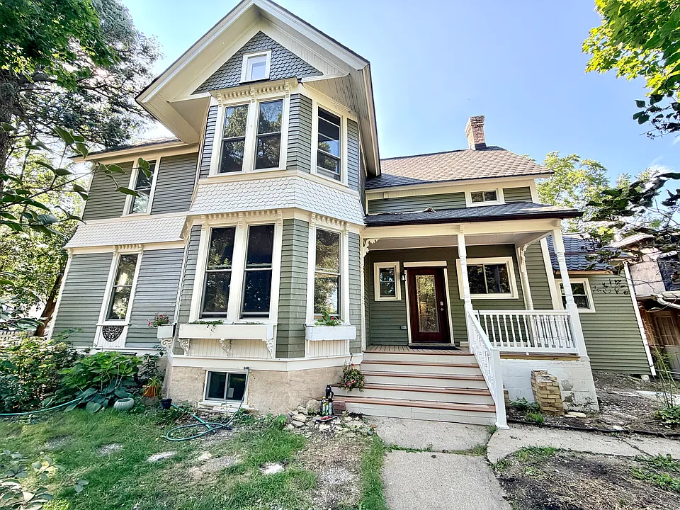 300 W Chestnut St