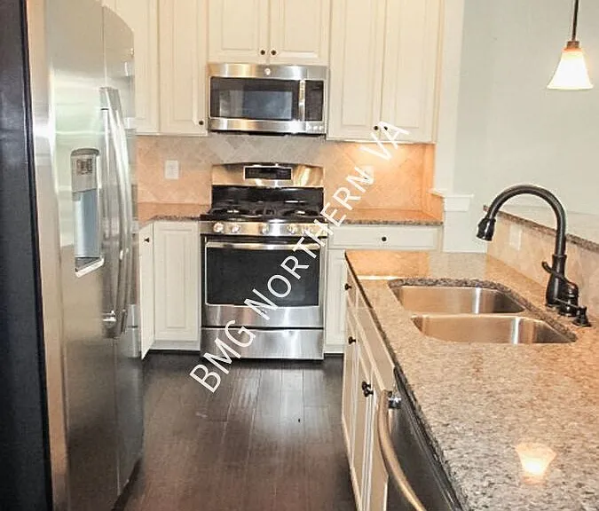 24688 Hutchinson Farm Dr — Photo 12