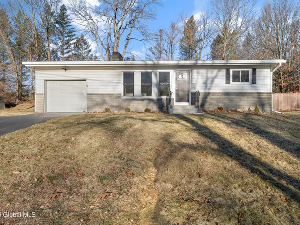 13 Gadsen Court, Colonie, NY 12205