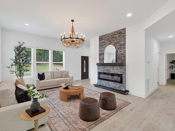 3rd image of 155 Cane Creek Way