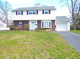 19 Branch Rd, Oakhurst, NJ 07755