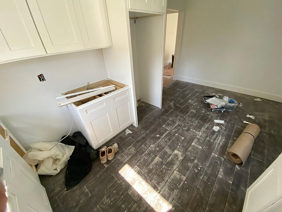 1st image of 36 Rumsey Ave Floor 1