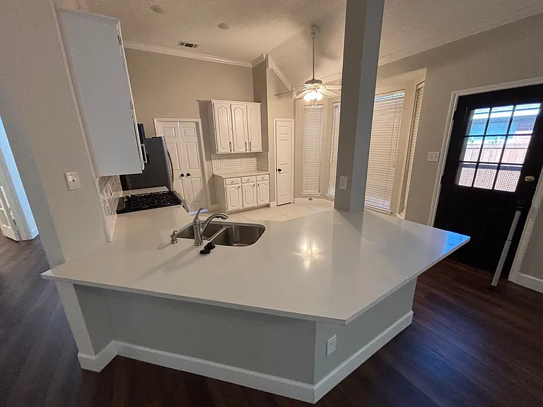 2316 London Dr — Photo 6