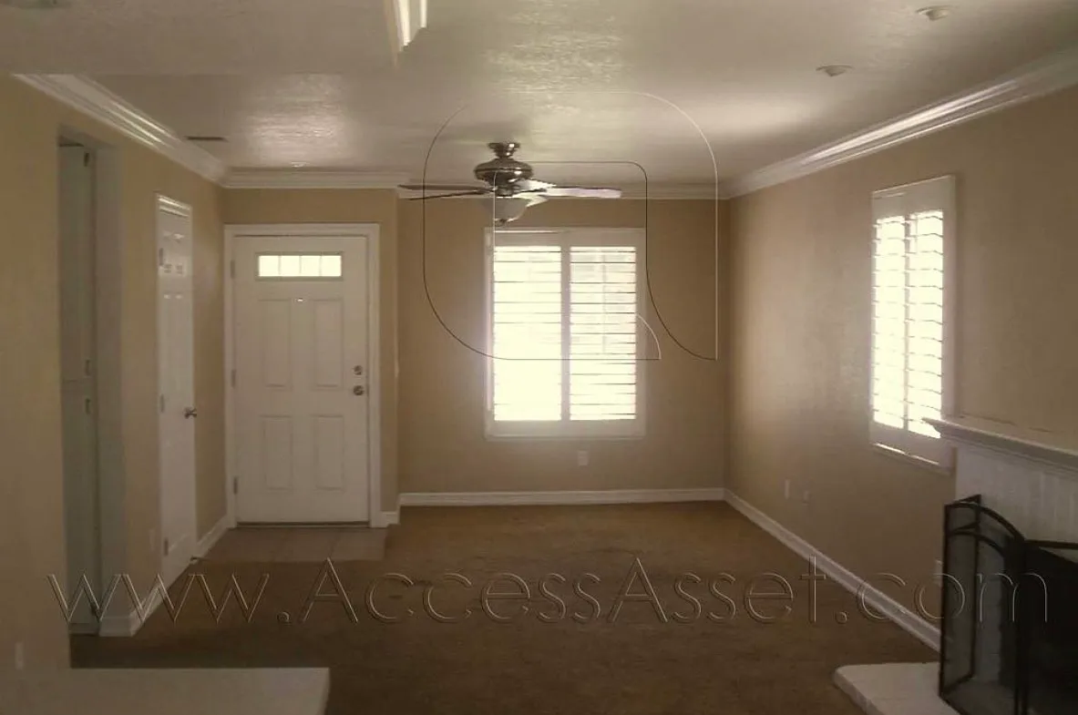 1235 N Lincoln St — Photo 1