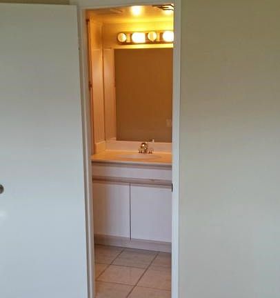 5th image of 2905 S Fairview St Unit B