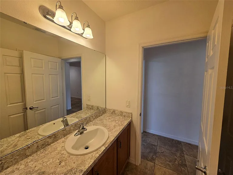 2476 Addison Creek Dr — Photo 32