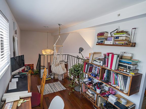 3rd image of 1118 E Palmer Ave APT 211