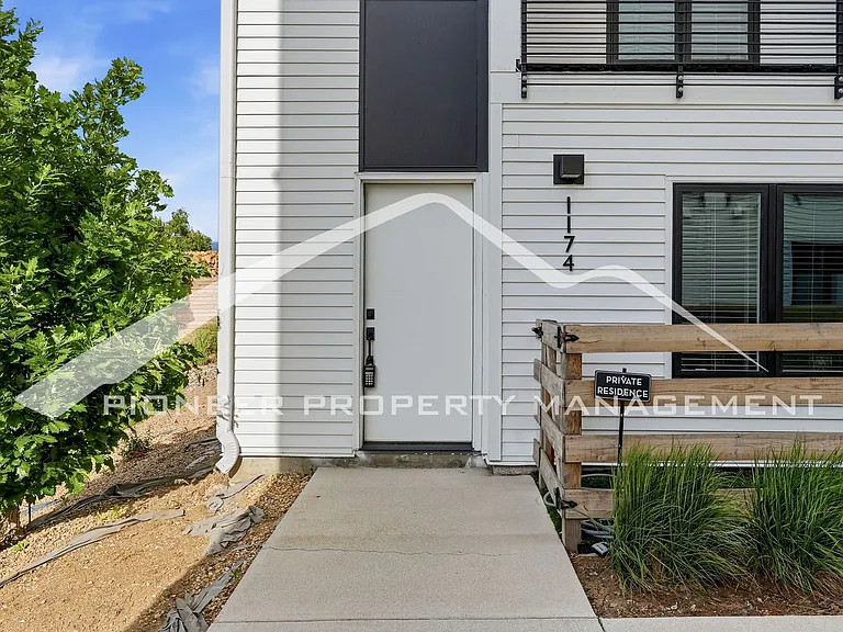 1174 S Reed Way — Photo 2