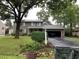 241 Ironwood Dr, Lindenhurst, IL