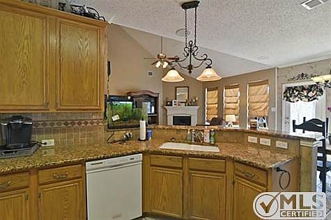5th image of 1102 Tanglewood Dr