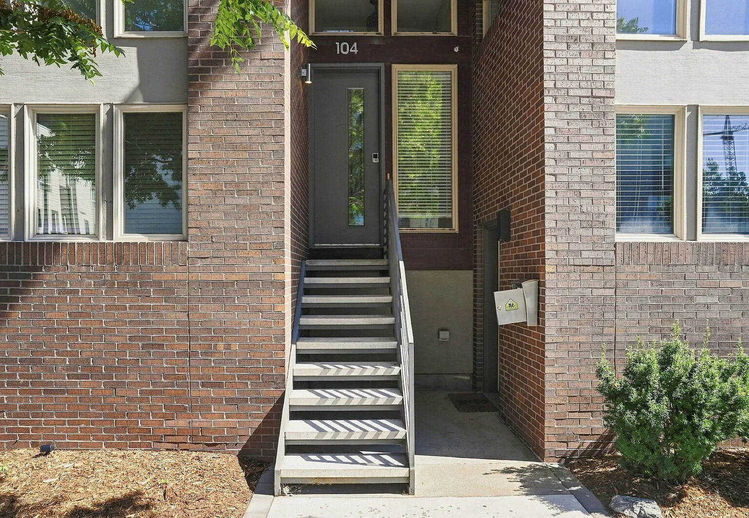 3 bed, 3.5 bath, 2191 sqft, $4,016 — Photo 4
