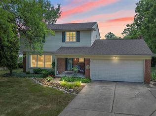 8267 Church Rd, Grosse Ile, MI 48138