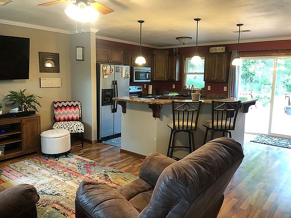 Open kitchen/living room 