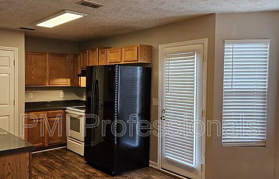 5th image of 5046 Santana St