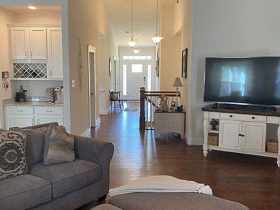 4th image of 28 Avalon Ln