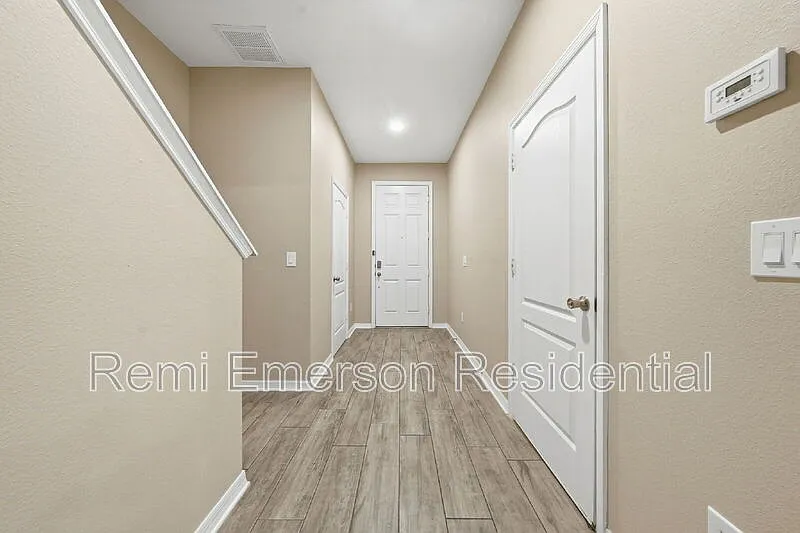 3 bed, 2.5 bath, 1842 sqft, $2,495 — Photo 3