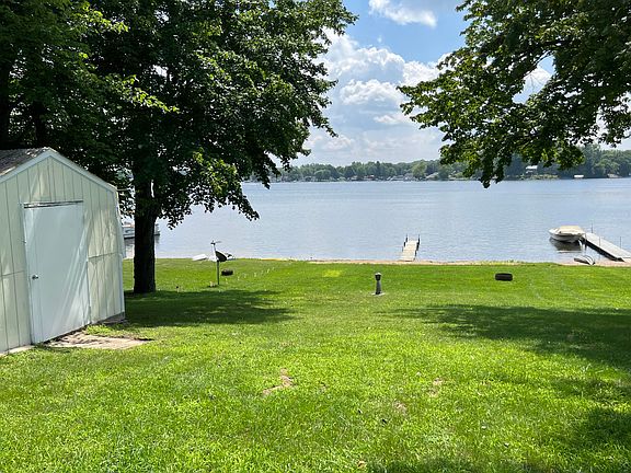 3rd image of 6375 Lakeshore Dr