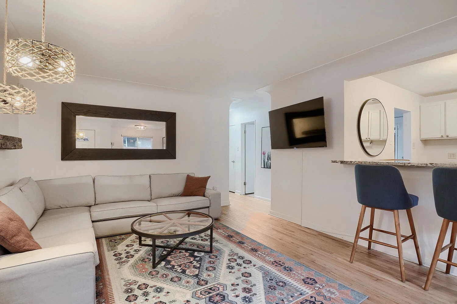 2 bed, 925 sqft, $2,700 — Photo 4