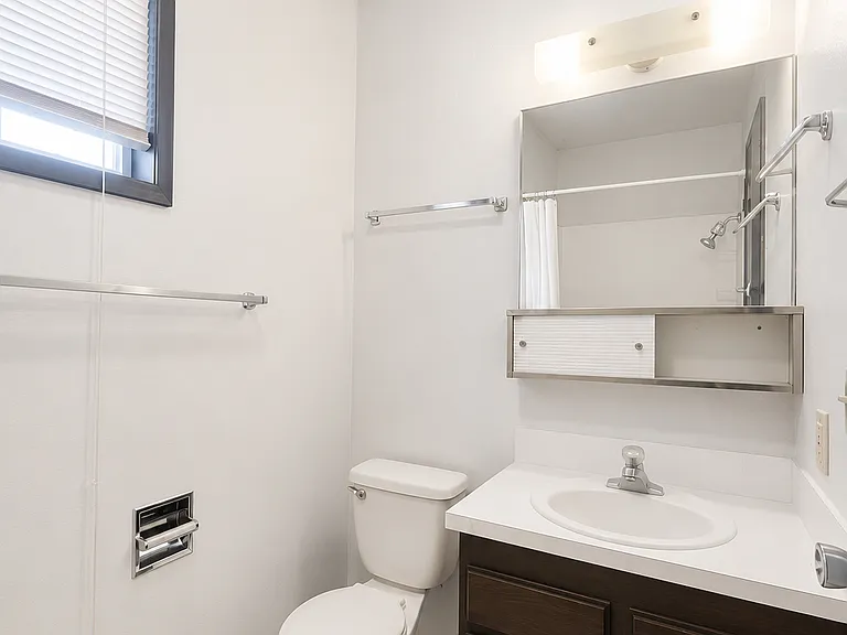 1232 E 3rd St #1 — Photo 6
