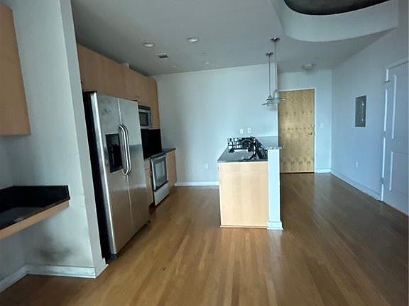 2nd image of 400 W Peachtree St NW Unit 1712