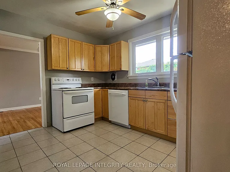 1764 Gage Cres — Photo 29