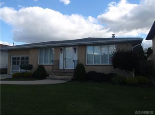 49 Fairoaks Ln, Buffalo, NY 14227