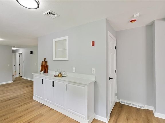 5th image of 27 Mary Lou St