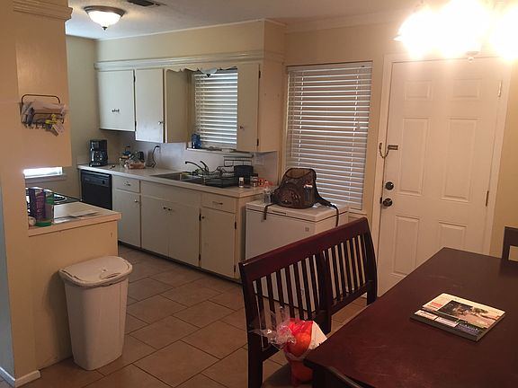 4th image of 2419 Grand Ave