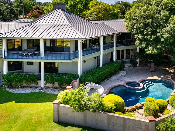 3rd image of 212 LAKEWOOD DRIVE
