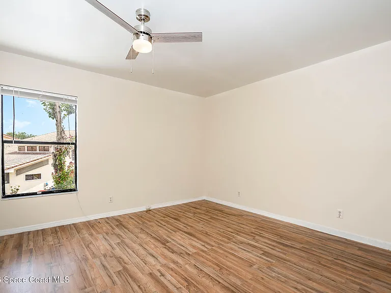 1911 Cashew Courtway — Photo 18
